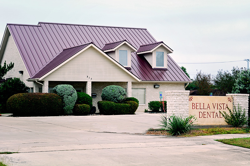 Bella Vista Dental Bella Vista 4 Smiles dentist in Seguin Texas Dr. Lara Perry and Dr. Federico Gonzalez