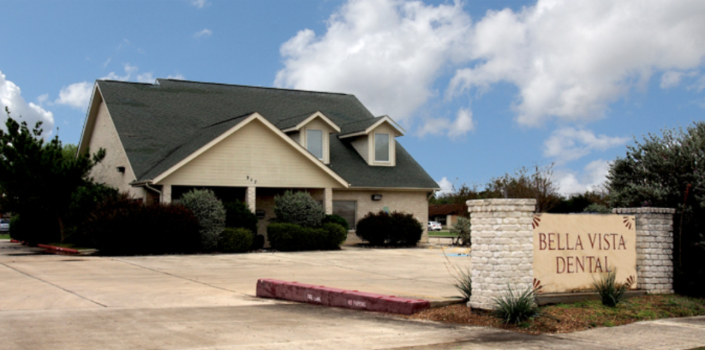 Portrait of Dr Lara Perry